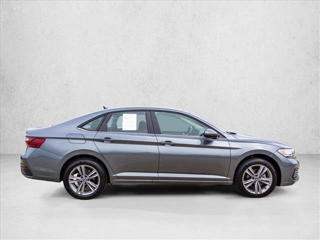 Used 2024 Volkswagen Jetta SE FWD image 4