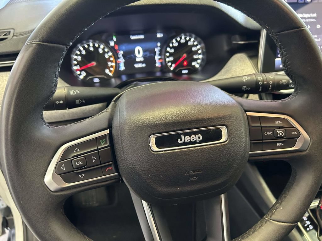Used 2024 Jeep Compass Latitude AWD/4WD image 18