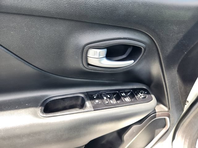 Used 2022 Jeep Renegade Latitude w/ Convenience Group AWD/4WD image 10