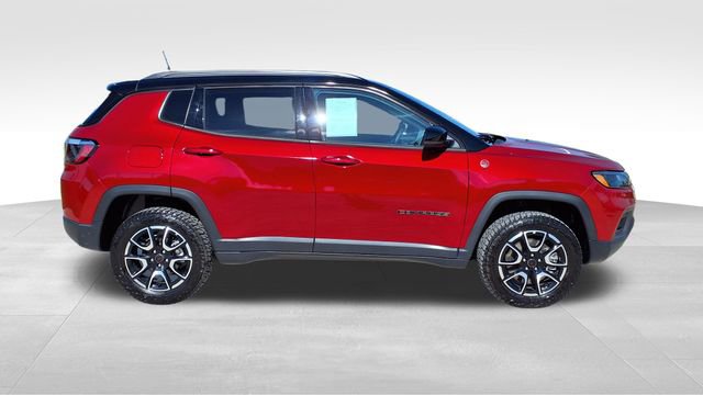 Used 2025 Jeep Compass Trailhawk image 8