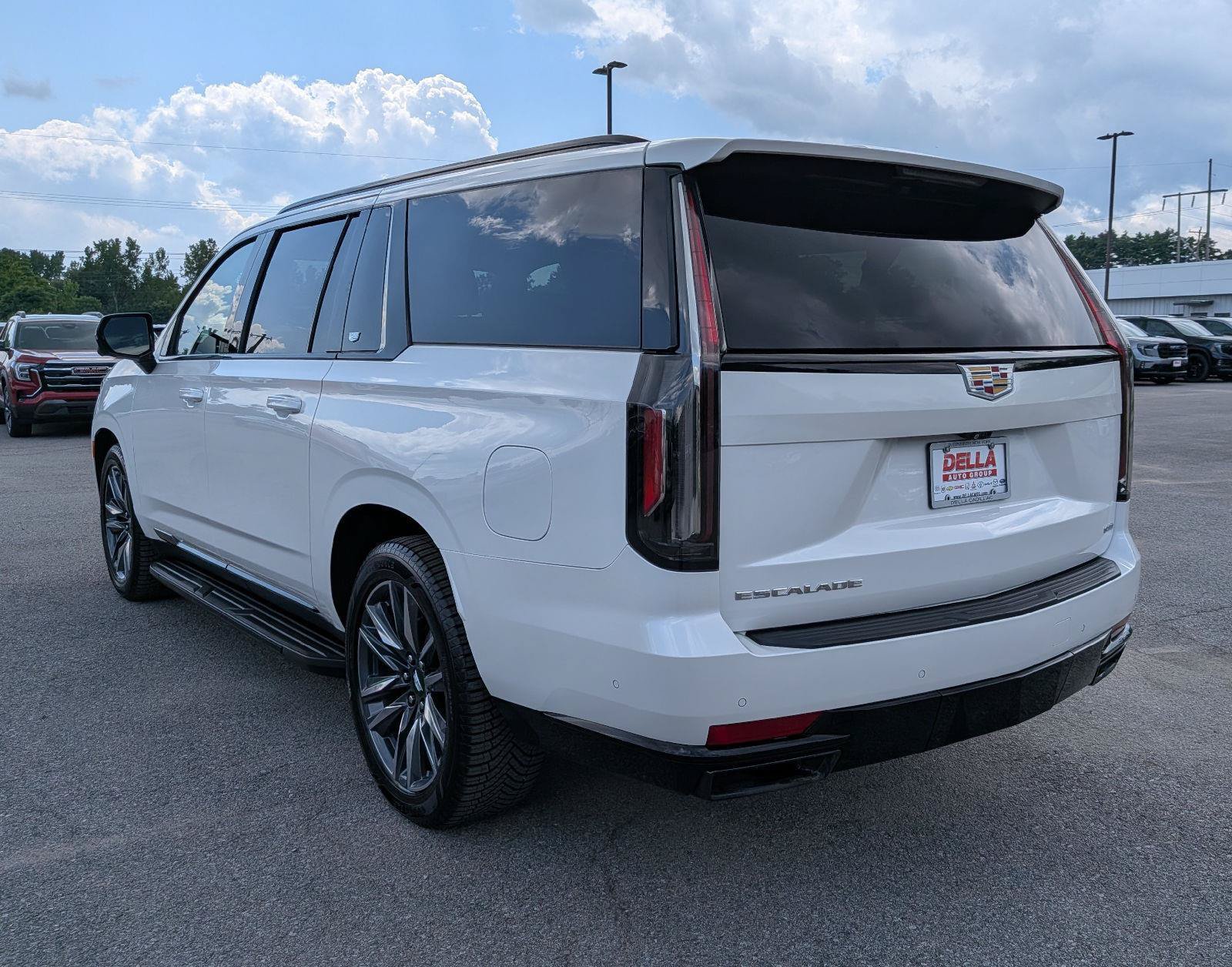 Used 2022 Cadillac Escalade ESV Sport Platinum AWD/4WD image 8