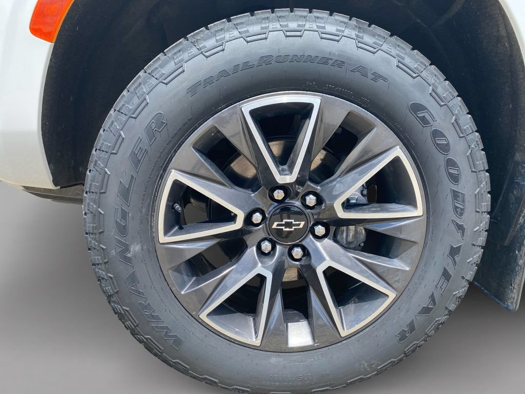 Used 2022 Chevrolet Tahoe Z71 w/ Luxury Package AWD/4WD image 9