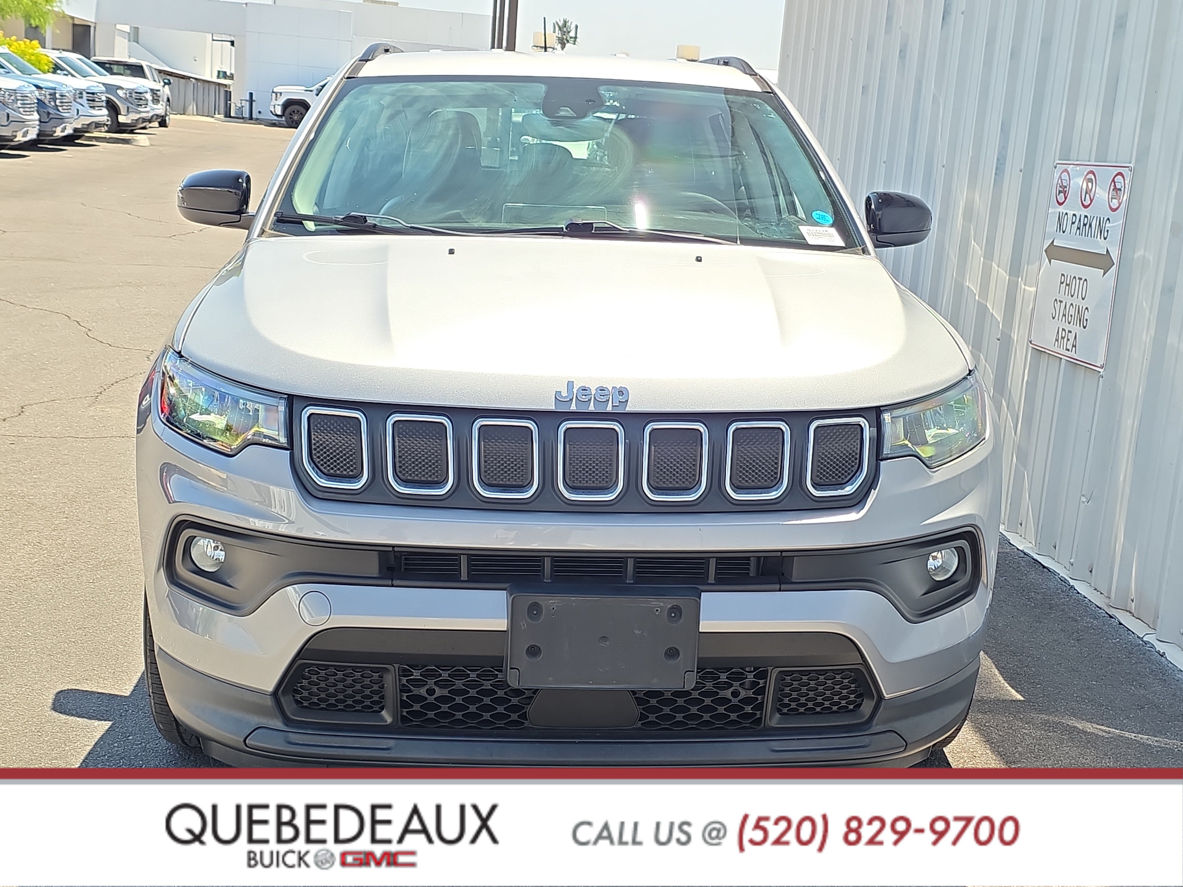 Used 2022 Jeep Compass Latitude FWD image 2