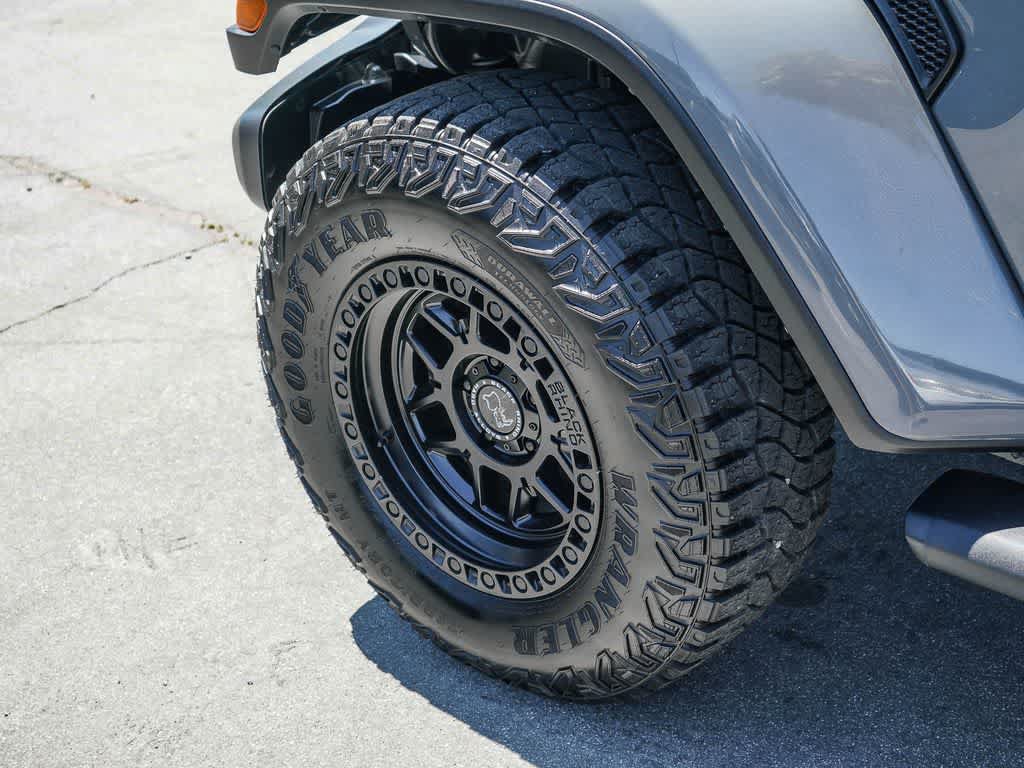 Certified 2023 Jeep Gladiator Overland AWD/4WD image 10