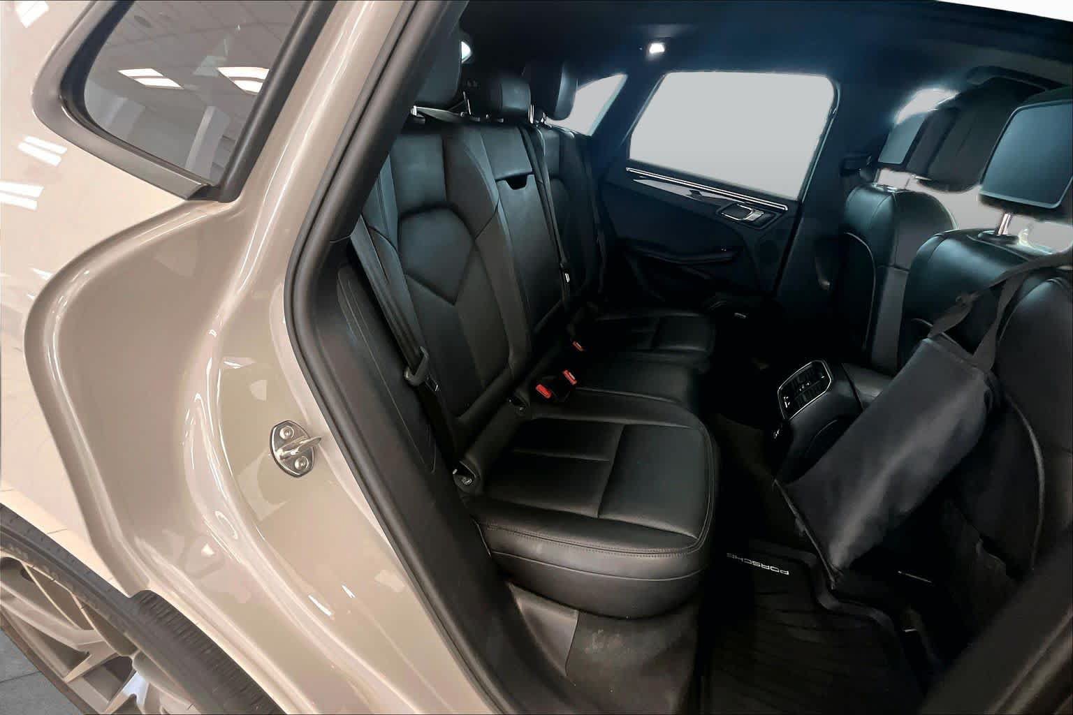 Used 2022 Porsche Macan AWD/4WD image 19