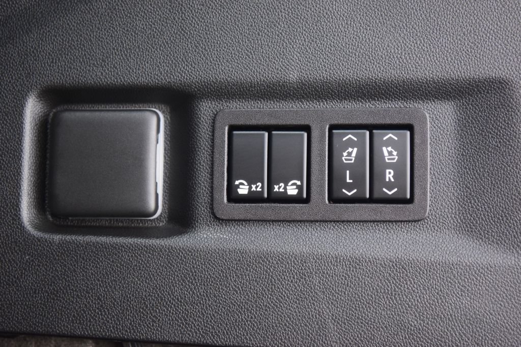 Used 2023 Chevrolet Tahoe LT w/ Luxury Package AWD/4WD image 24
