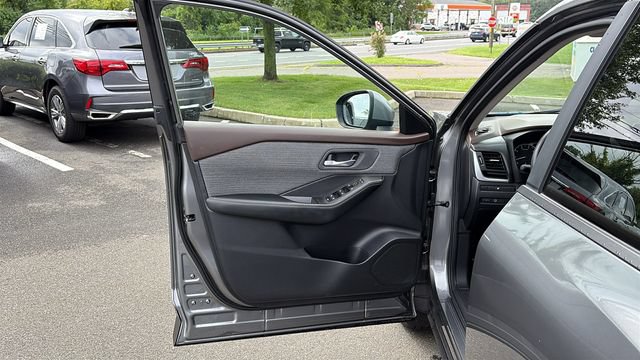Used 2023 Nissan Rogue SV AWD/4WD image 8