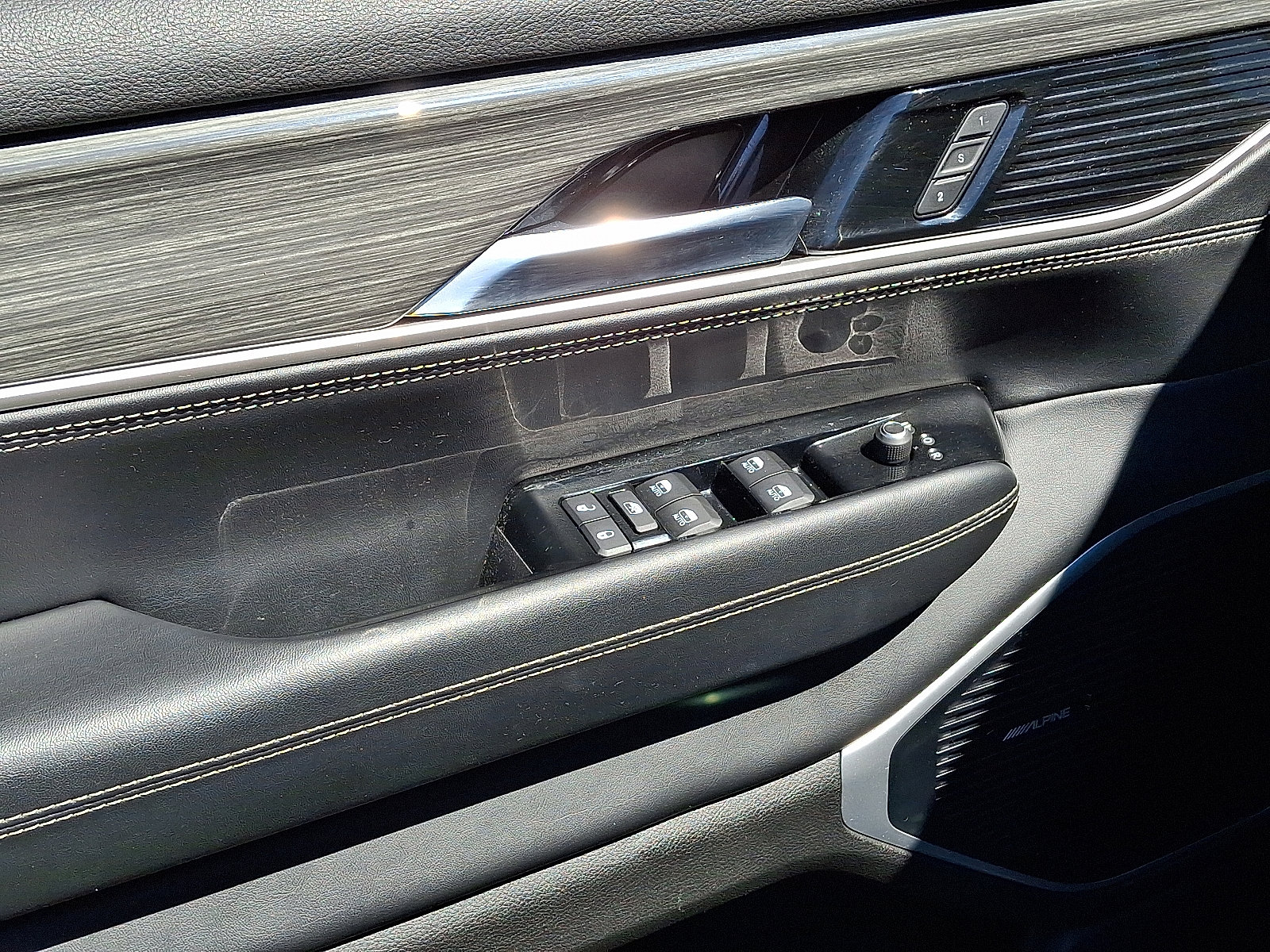 Certified 2022 Jeep Wagoneer Series III w/ Flexible Seating Group AWD/4WD image 12