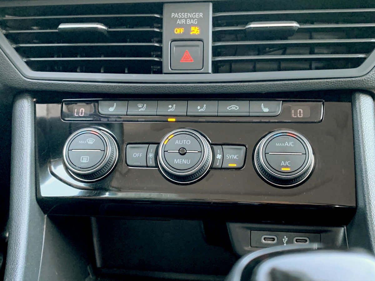 Used 2024 Volkswagen Jetta SE FWD image 28