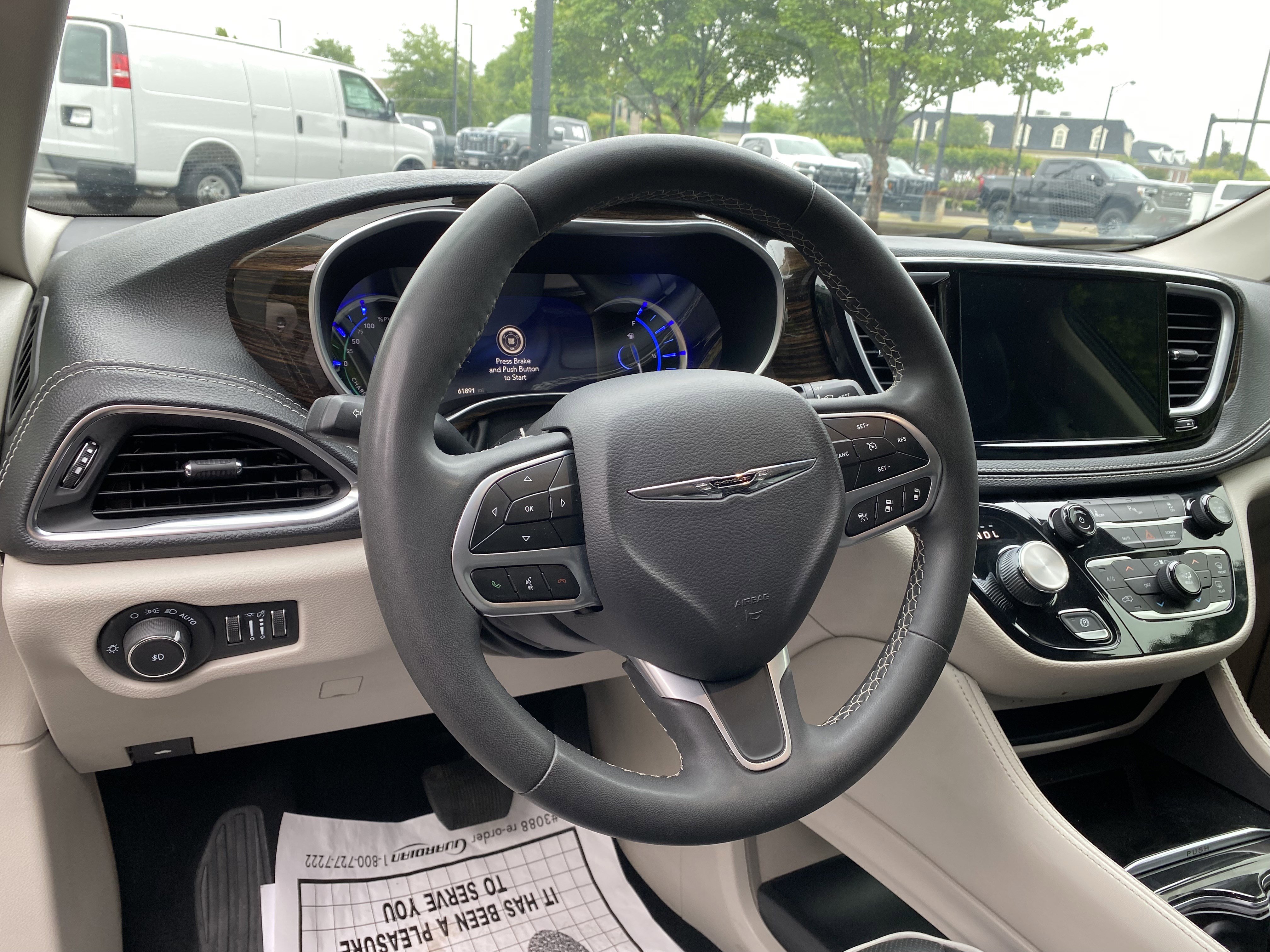 Used 2023 Chrysler Pacifica Limited FWD image 17