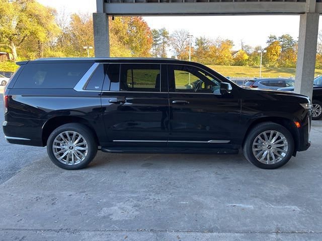 Used 2022 Cadillac Escalade ESV Premium Luxury image 8
