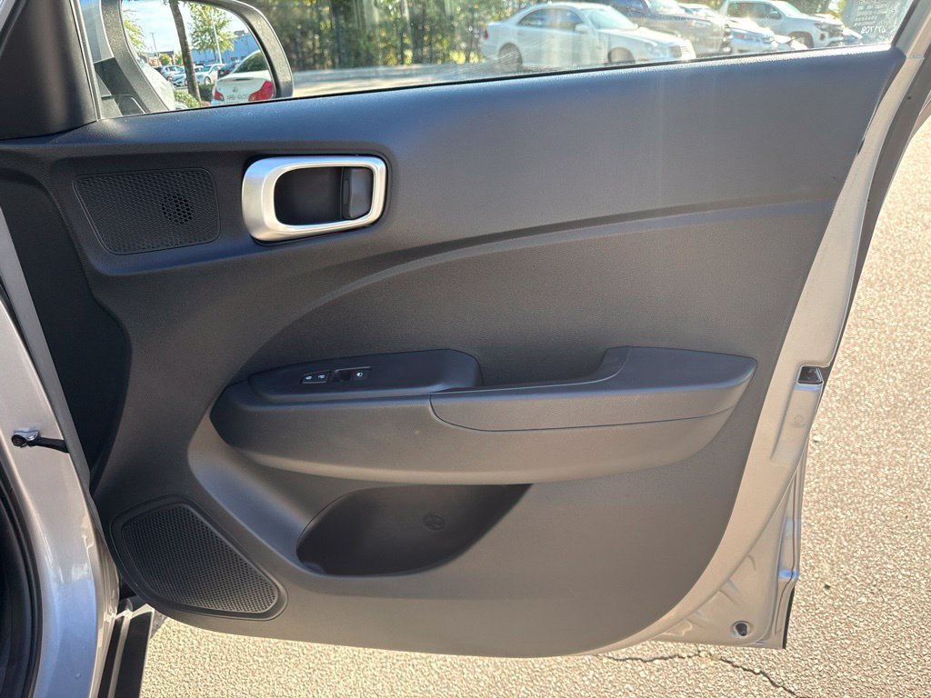 Used 2025 Hyundai Venue SEL FWD image 39