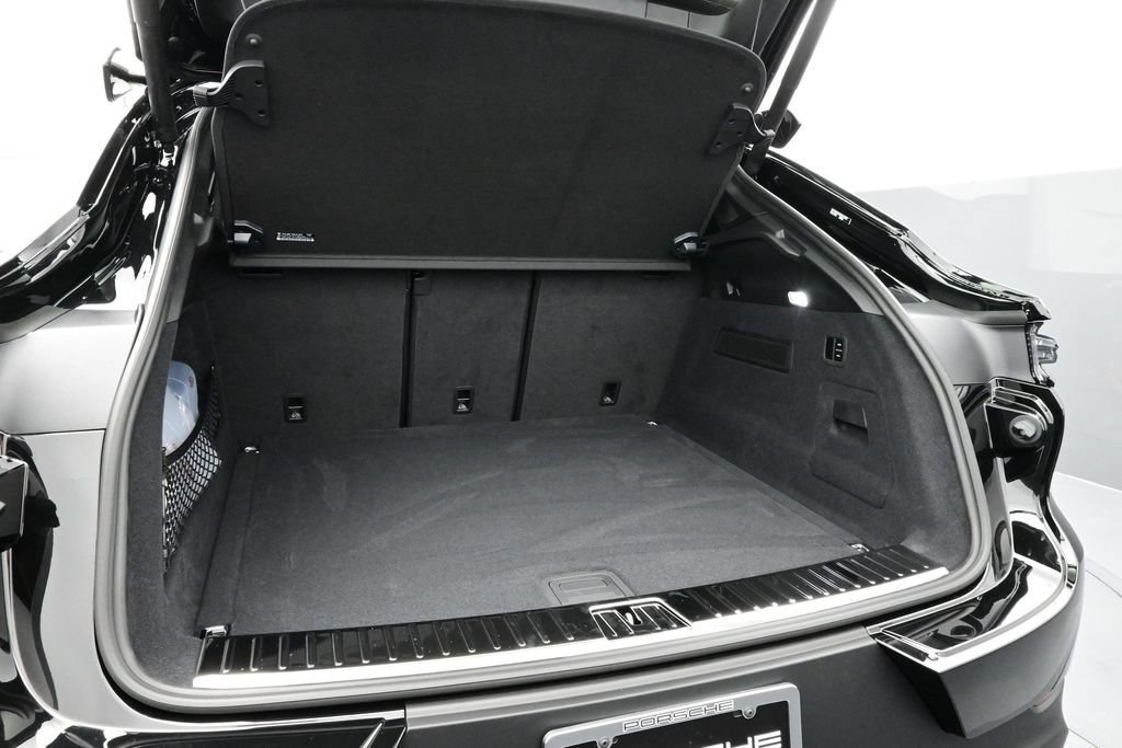 New 2026 Porsche Cayenne Turbo GT AWD/4WD image 16