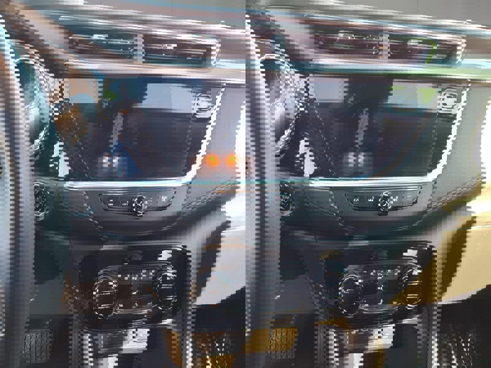 Used 2022 Buick Encore GX Select image 15