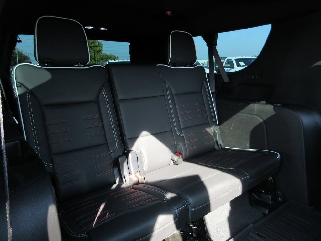 Used 2025 GMC Yukon XL AT4 Ultimate AWD/4WD image 28