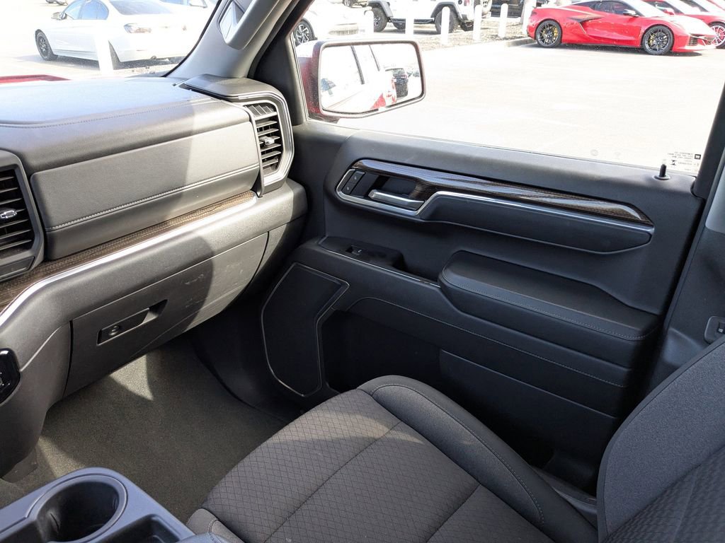Used 2025 Chevrolet Silverado 1500 LT image 18