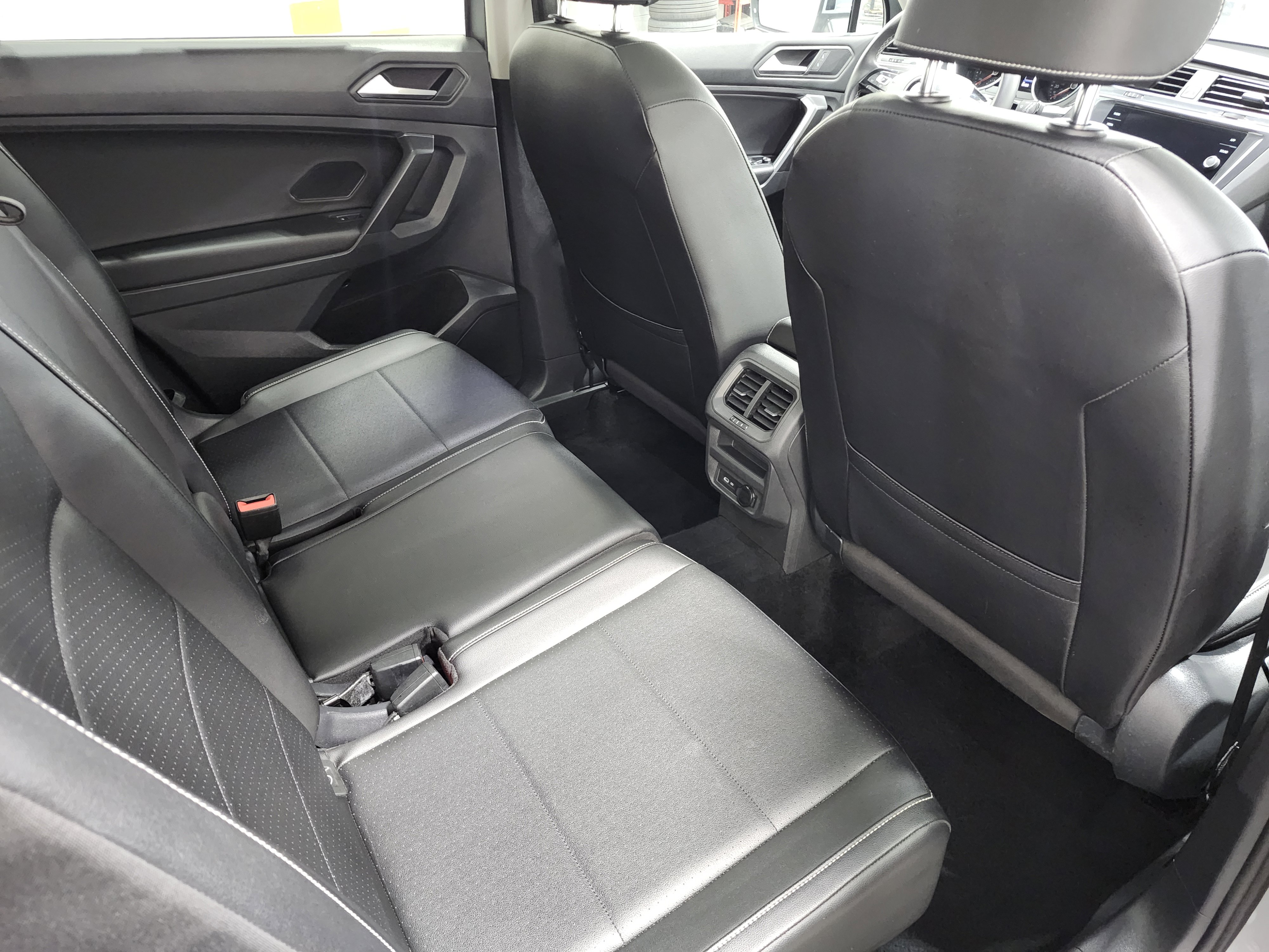Used 2021 Volkswagen Tiguan SE FWD image 20