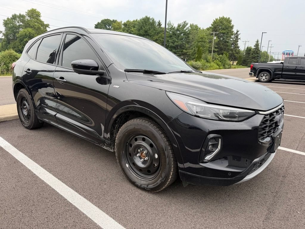 Used 2023 Ford Escape ST-Line Elite w/ Class II Trailer Tow Package AWD/4WD image 3