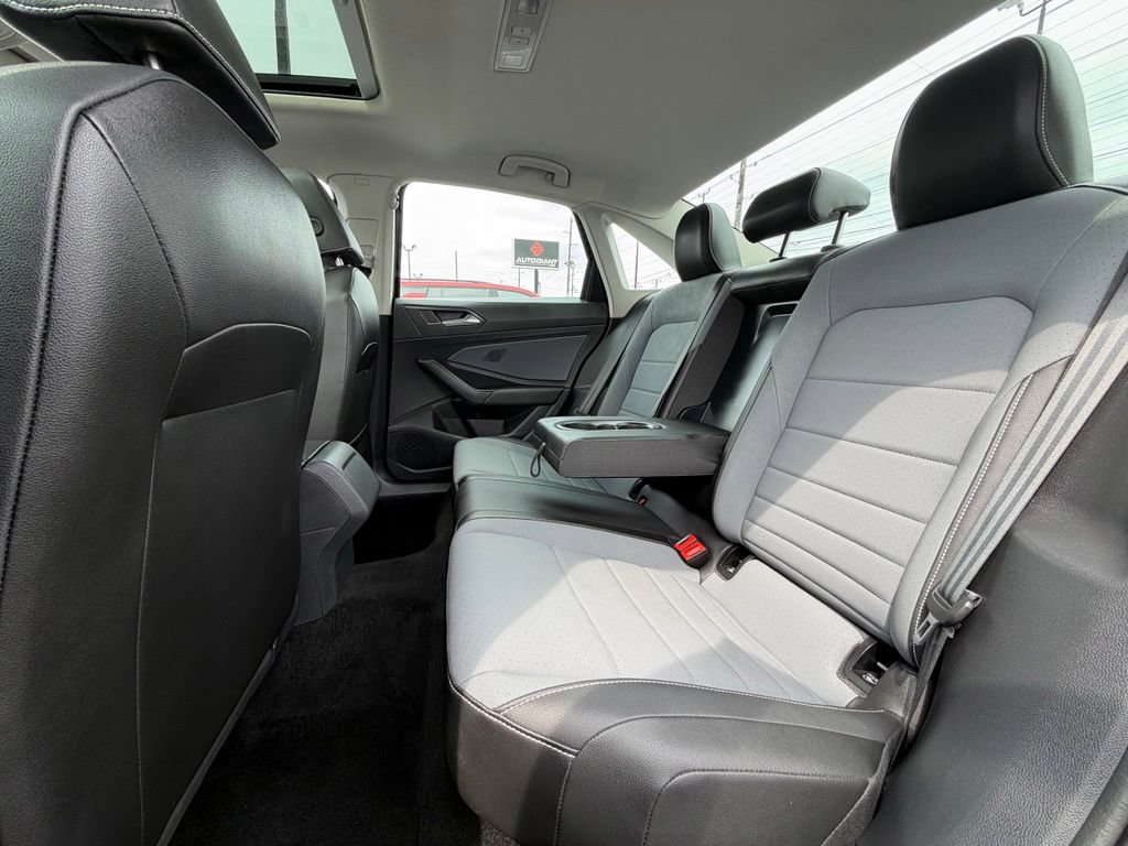 Used 2025 Volkswagen Jetta SE FWD image 20