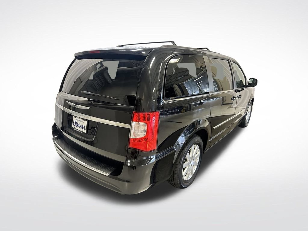 Used 2016 Chrysler Town & Country Touring FWD image 29