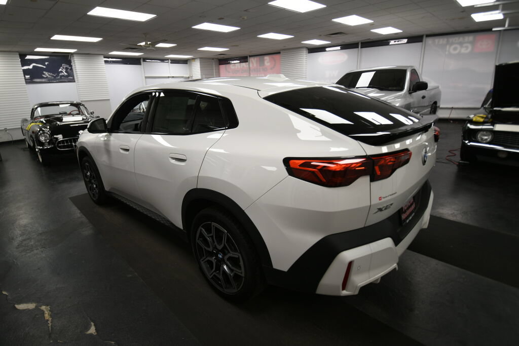 Used 2026 BMW X2 xDrive28i AWD/4WD image 5