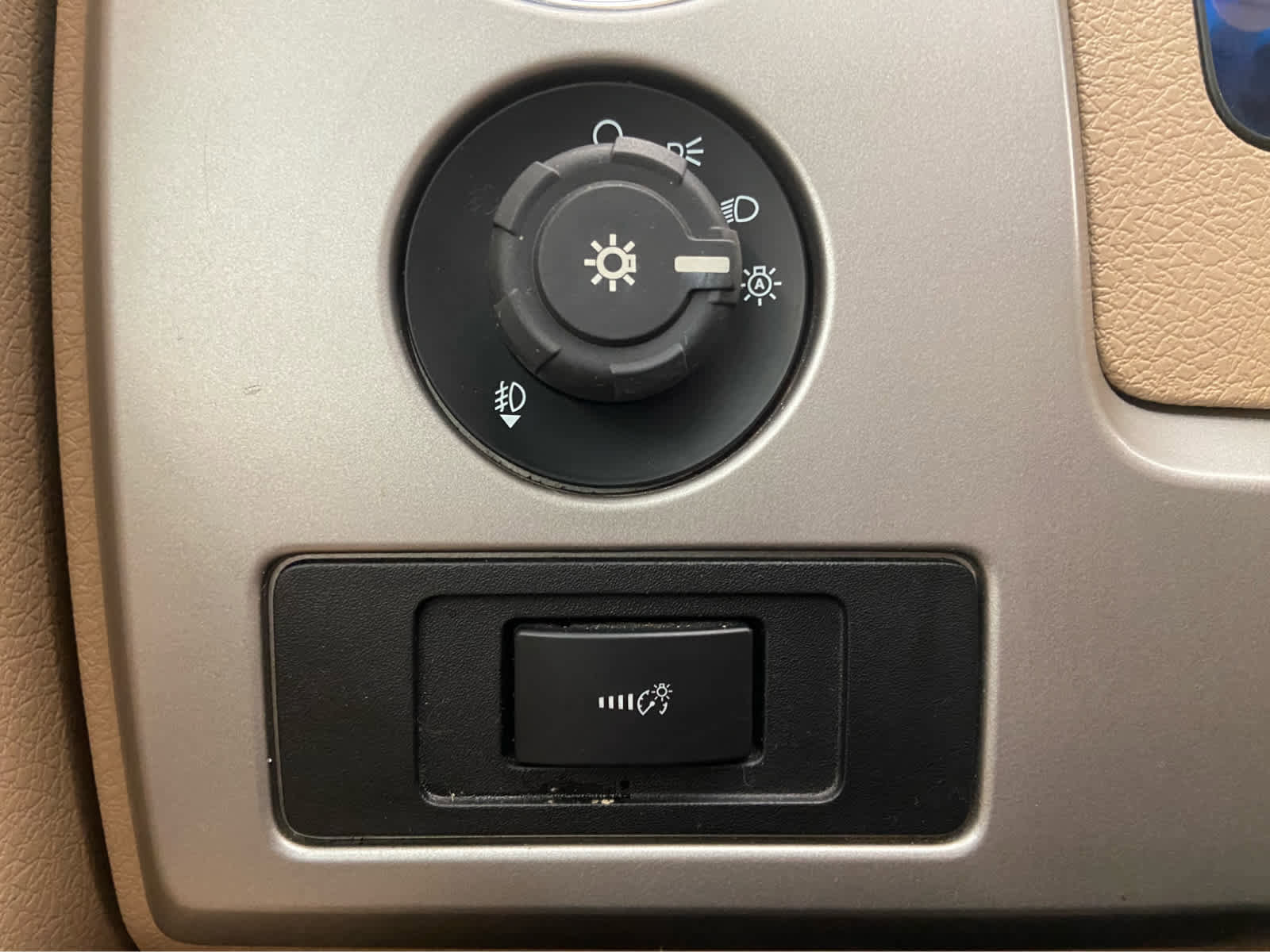 Used 2014 Ford F150 King Ranch w/ King Ranch Luxury Package RWD image 35