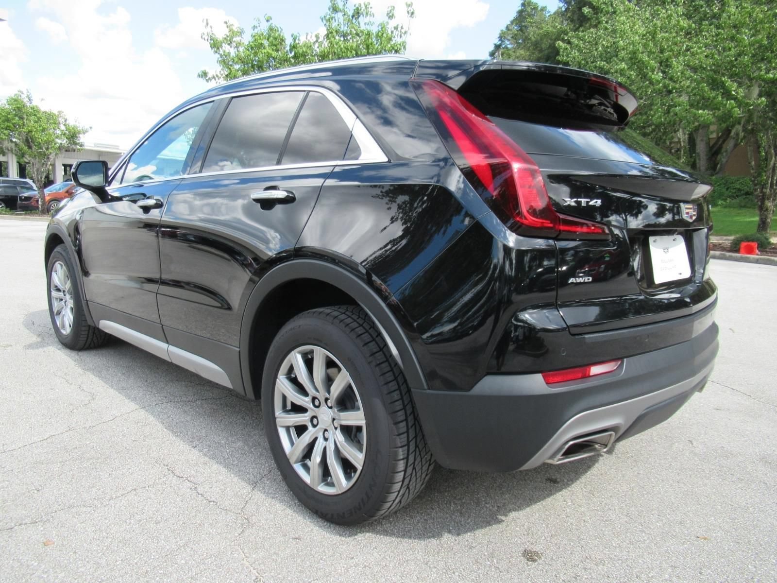 Used 2022 Cadillac XT4 Premium Luxury w/ Safety Alert Package AWD/4WD image 5