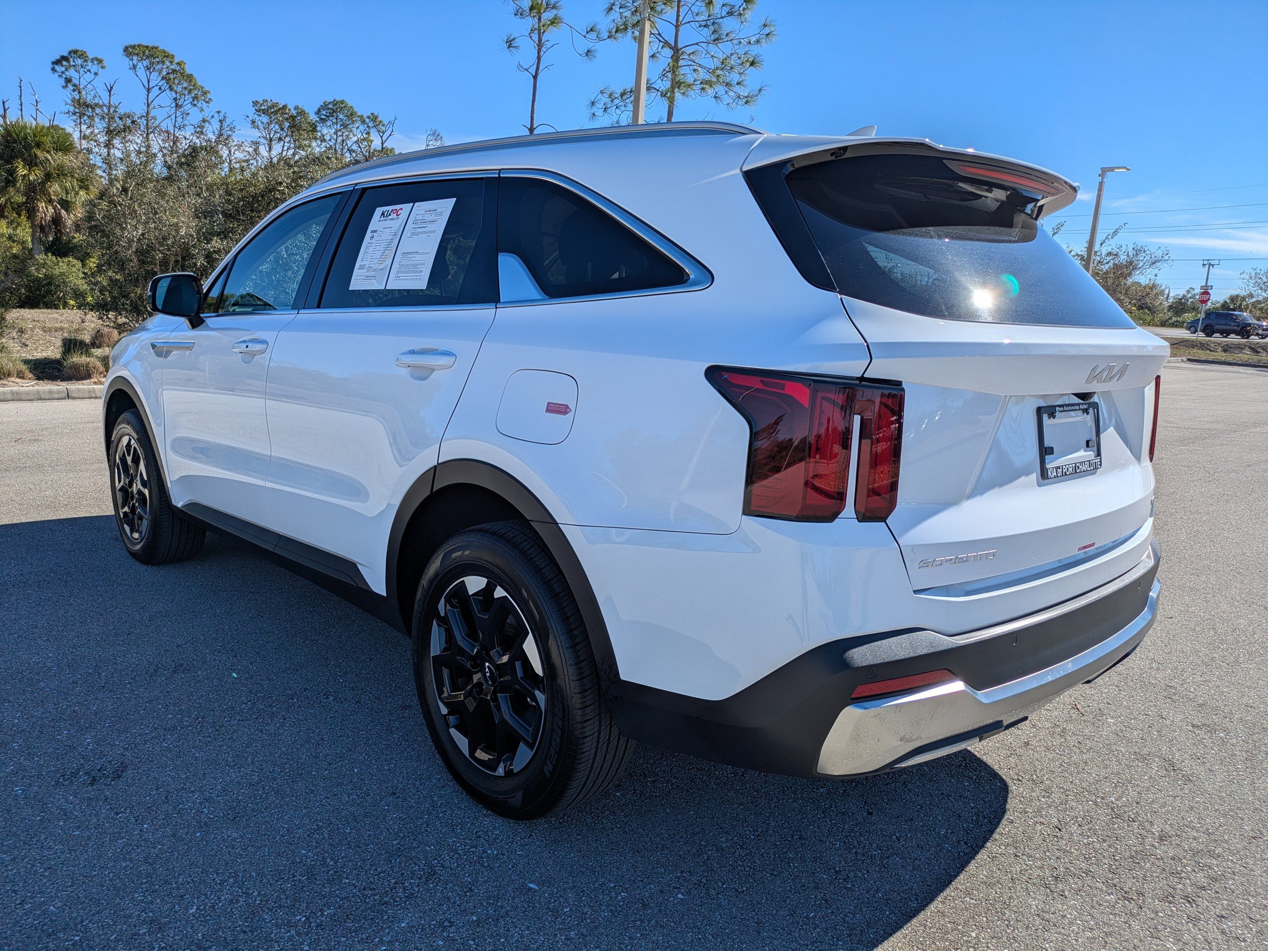 Certified 2025 Kia Sorento S image 7