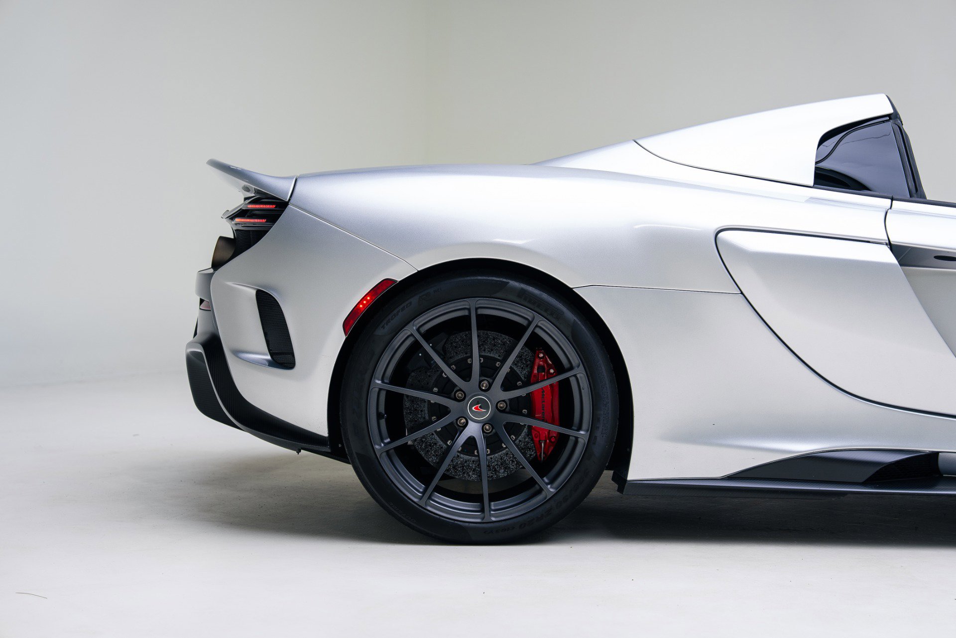 Used 2016 McLaren 675LT image 21