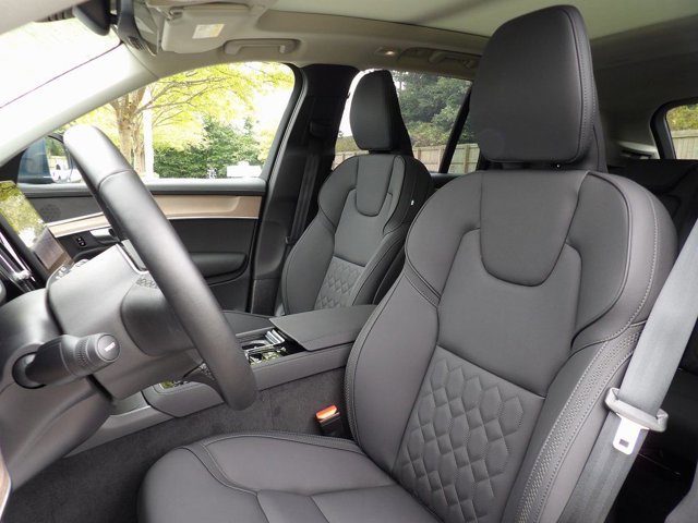 Certified 2025 Volvo XC90 B6 Plus image 9