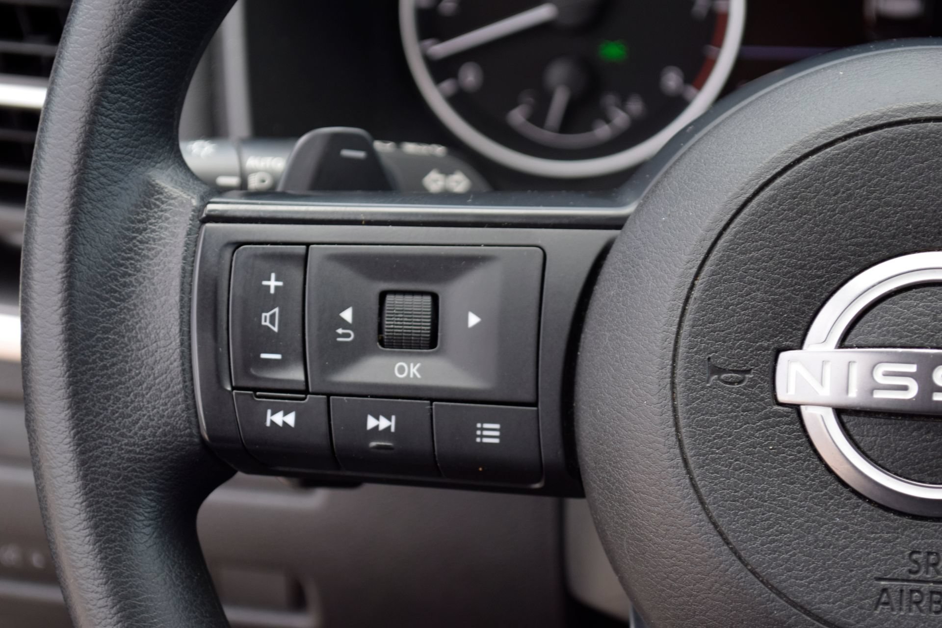 Used 2024 Nissan Rogue SV AWD/4WD image 8