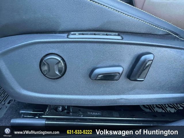 Certified 2025 Volkswagen Jetta SEL image 15