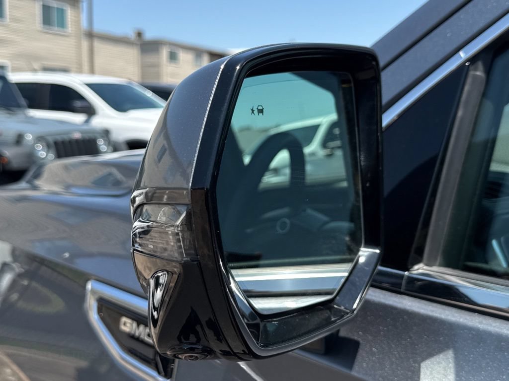 Used 2022 GMC Yukon Denali RWD image 44