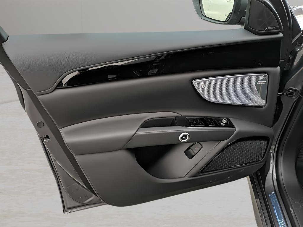 New 2023 Maserati Grecale GT image 15