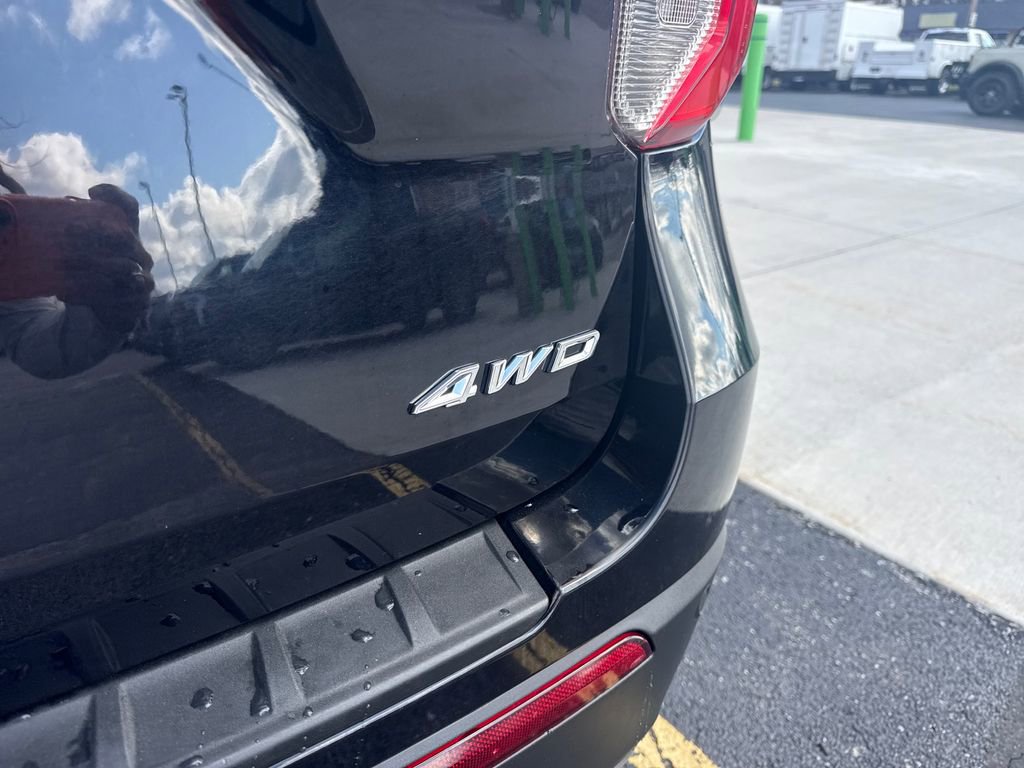 Used 2023 Ford Explorer XLT w/ Equipment Group 202A image 12