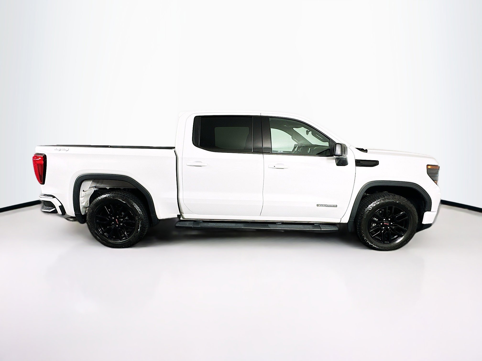 Used 2024 GMC Sierra 1500 Elevation w/ LPO, Elevation Black Package image 10