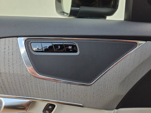 Certified 2025 Volvo XC90 B5 Plus w/ Protection Package Premier AWD/4WD image 38