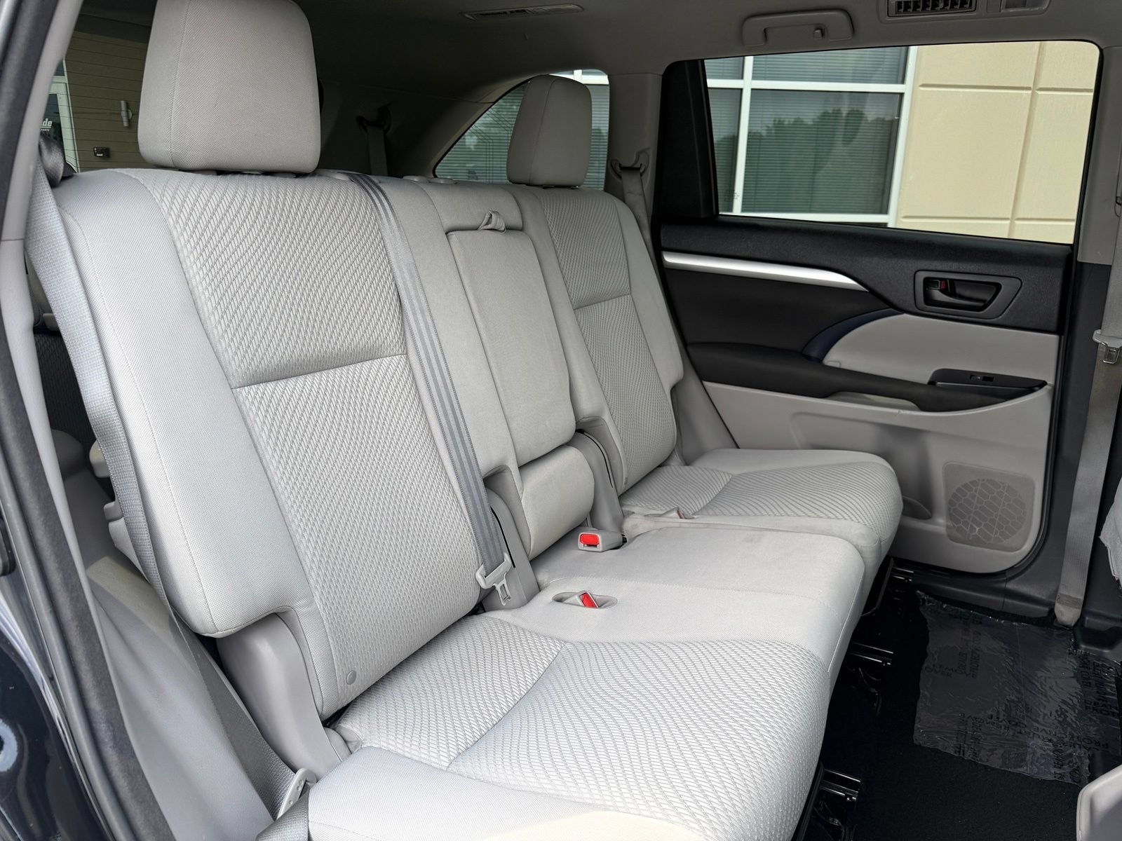 Used 2016 Toyota Highlander LE FWD image 41