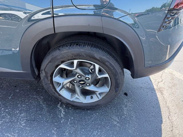 Used 2025 Chevrolet Trax LT w/ Driver Confidence Package FWD image 5