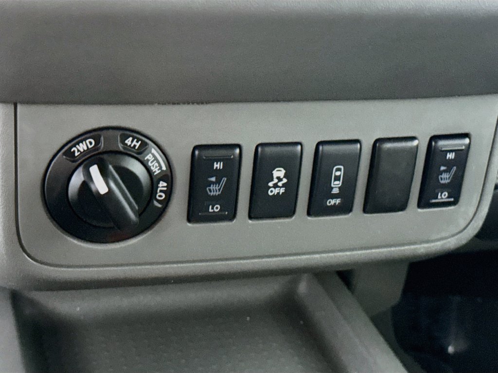 Certified 2021 Nissan Frontier SV w/ Midnight Edition Floor Mats AWD/4WD image 11