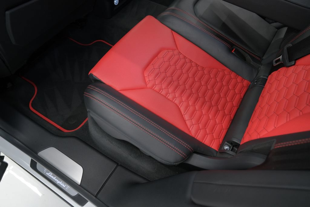 Used 2022 Lamborghini Urus AWD/4WD image 18