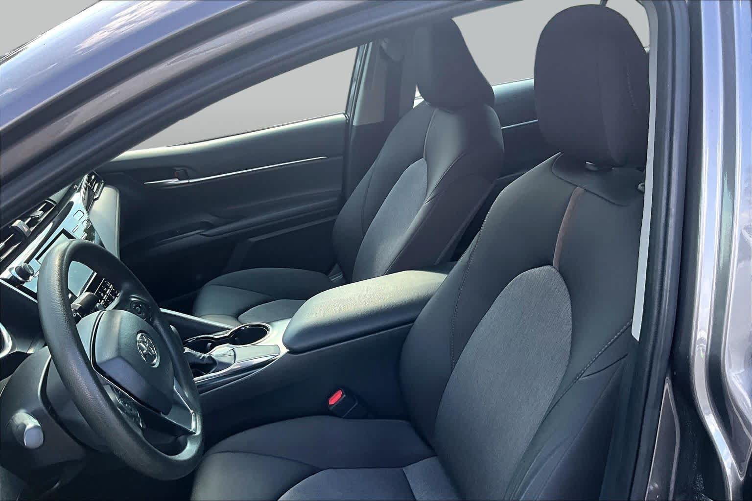 Used 2019 Toyota Camry LE FWD image 8