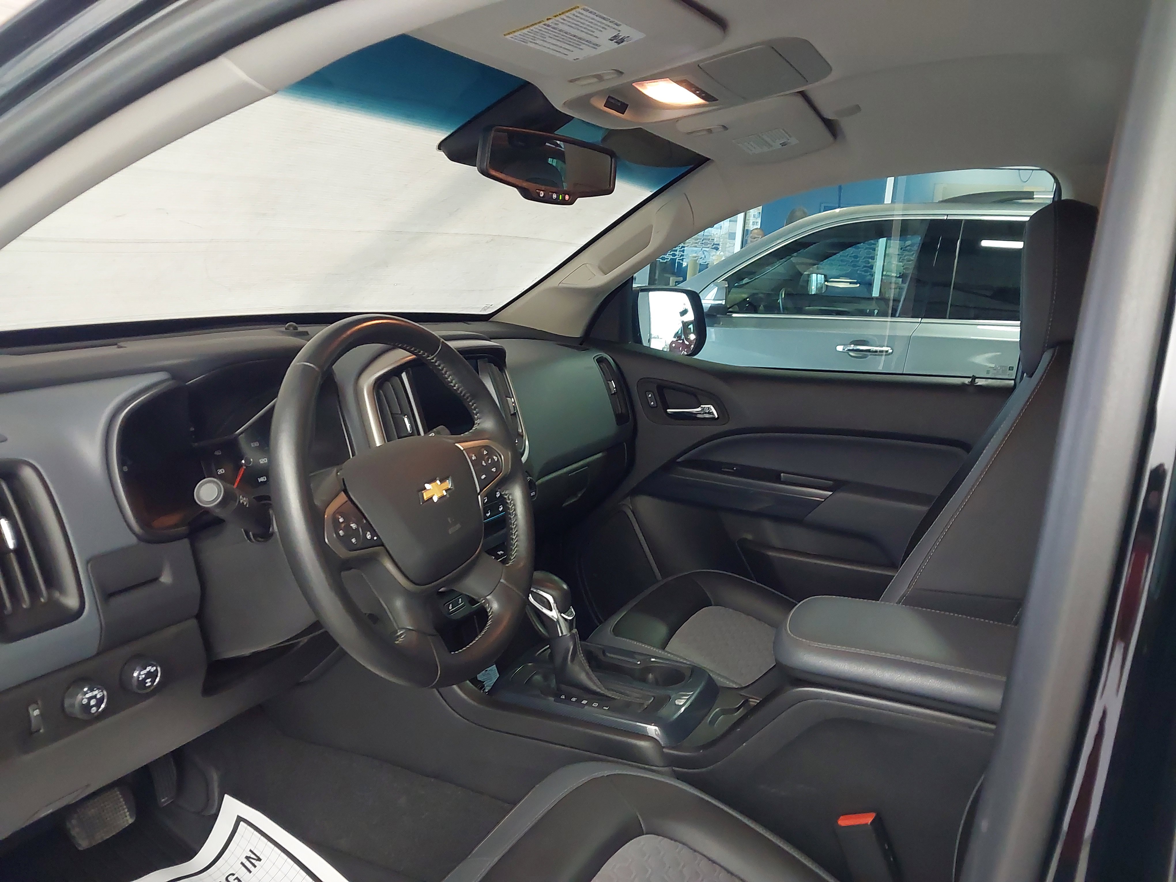Used 2022 Chevrolet Colorado Z71 w/ Z71 Midnight Edition image 2