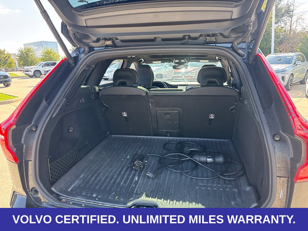 Certified 2025 Volvo XC60 T8 Ultra w/ Climate Package AWD/4WD image 13
