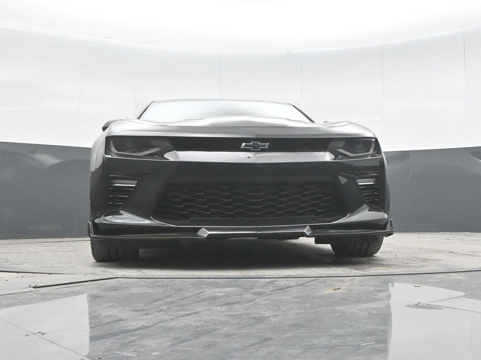 Used 2018 Chevrolet Camaro SS RWD image 27