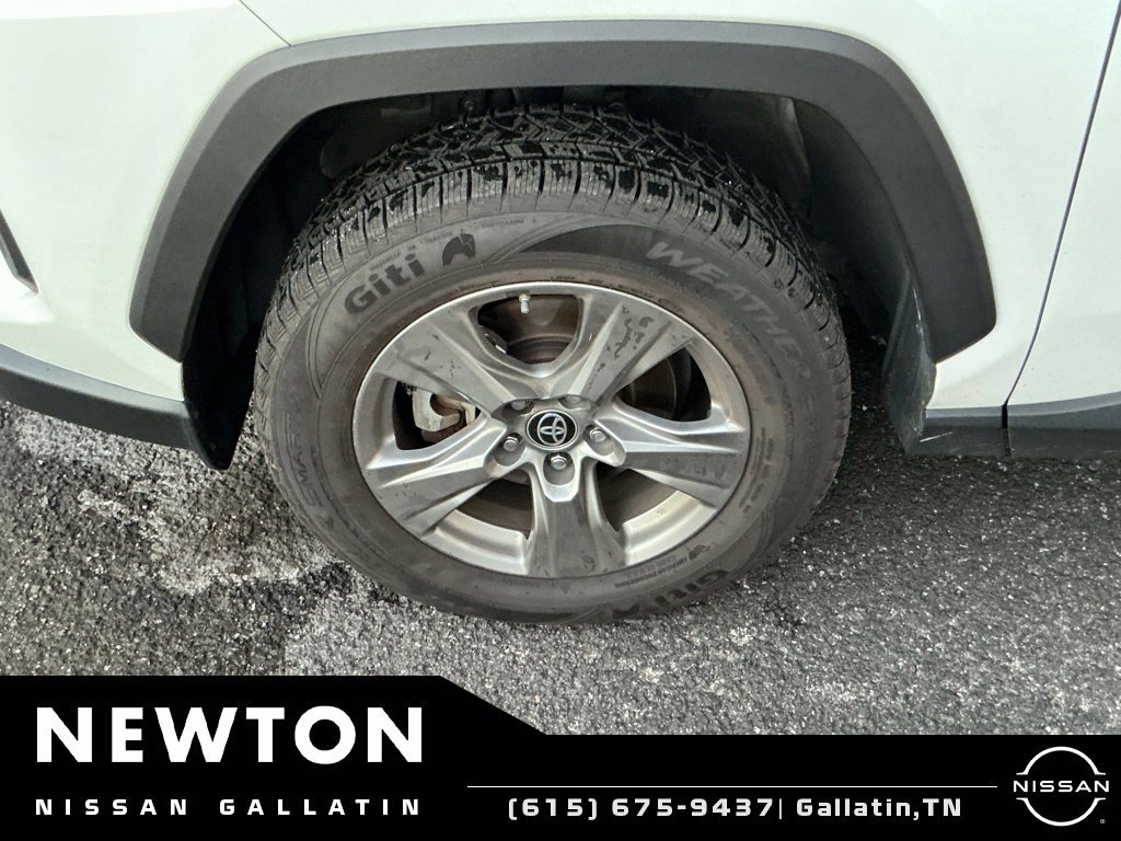 Used 2024 Toyota RAV4 LE AWD/4WD image 8