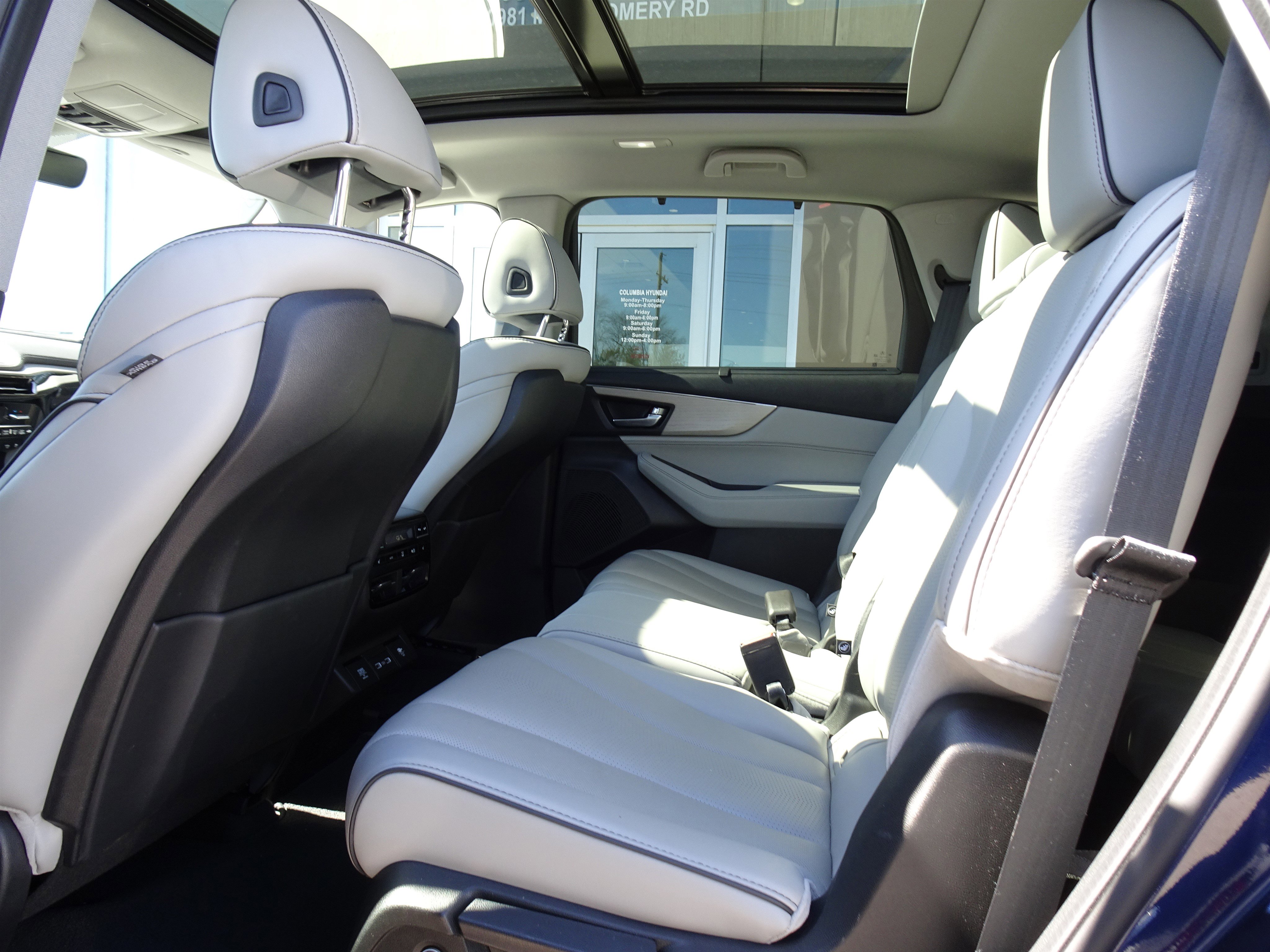 Used 2023 Acura MDX SH-AWD w/ Advance Package image 19