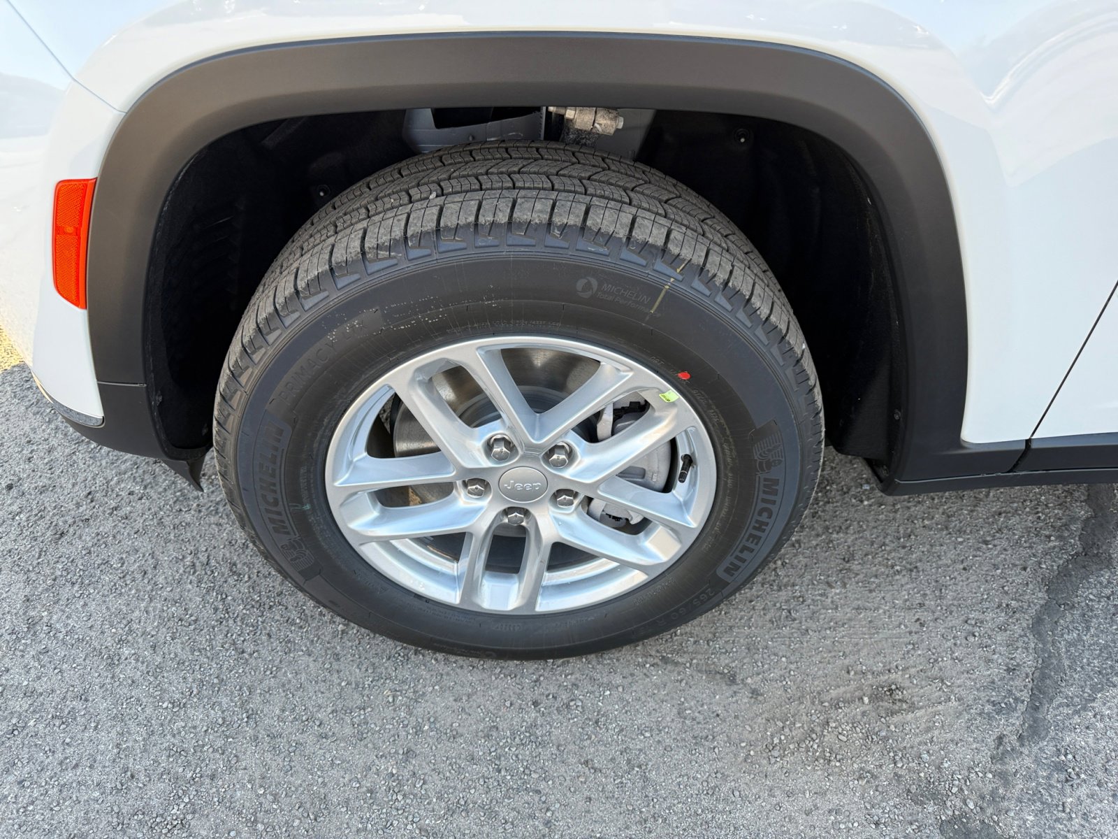 New 2025 Jeep Grand Cherokee L Laredo w/ Luxury Tech Group I image 9