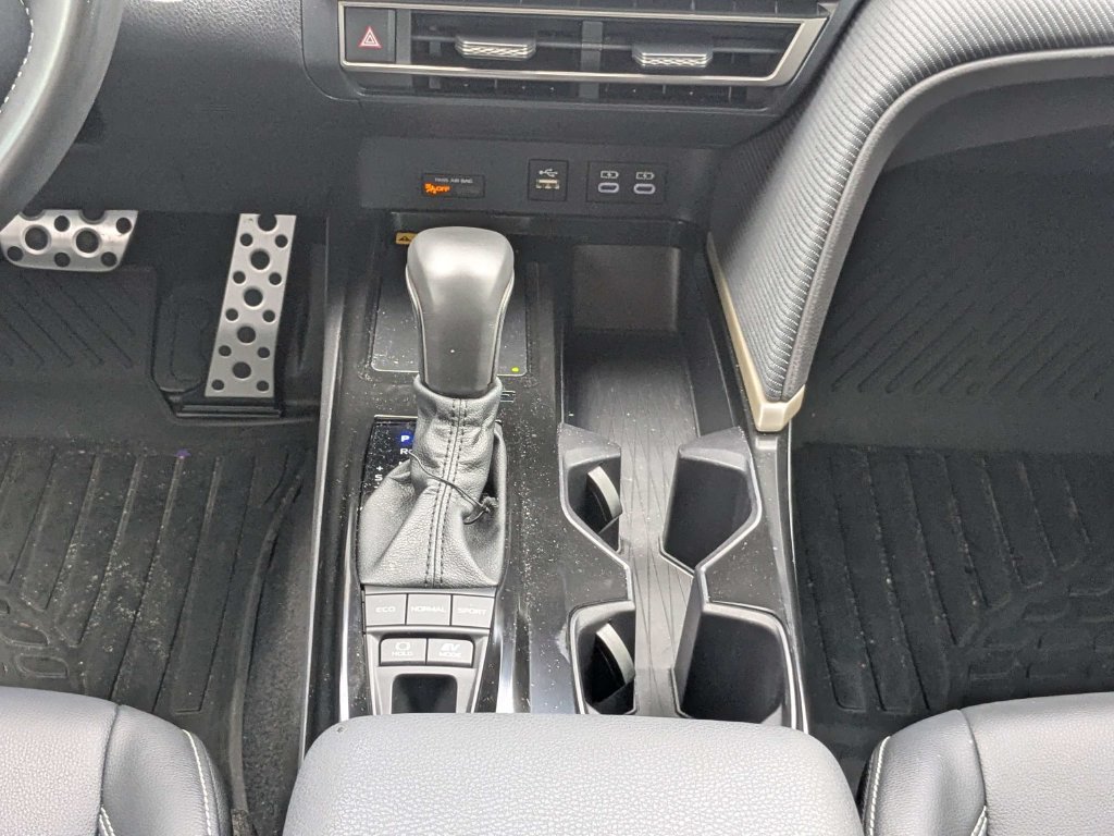 Used 2025 Toyota Camry SE FWD image 17