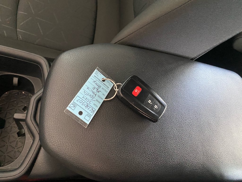 Used 2025 Toyota RAV4 XLE FWD image 30